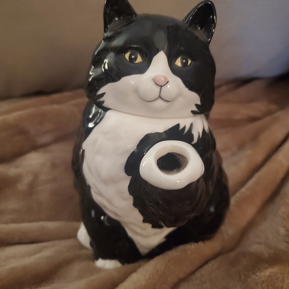 Black and White Cat Ceramic Tea Pot